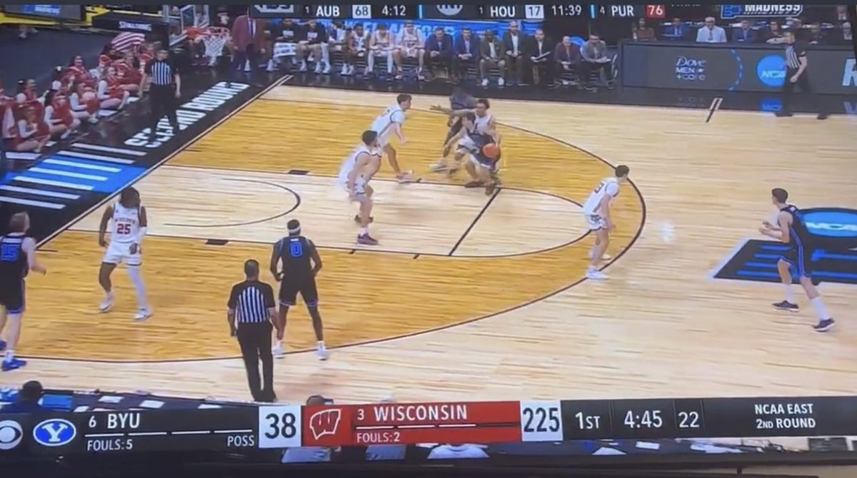 No idea how Wisconsin blew this lead. Horrible coaching.