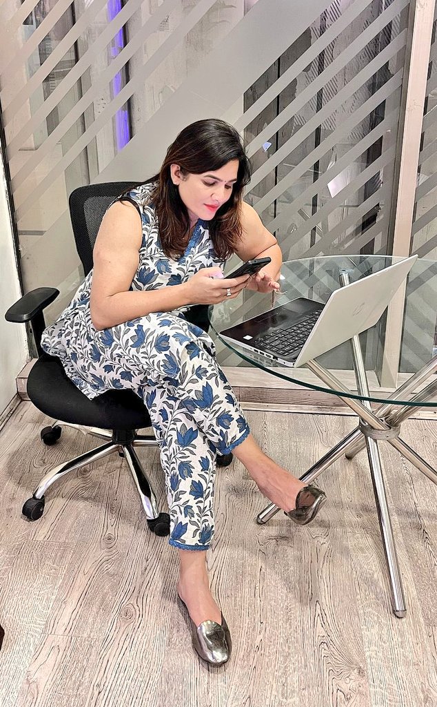 बात कड़वी है पर सत्य है लोग कहते हैं तुम संघर्ष करो हम तुम्हारे साथ हैं यदि लोग साथ होते तो संघर्ष की जरूरत ही नहीं पड़ती 🙏🙏
#gymlife #bodybuilder #fitnessjourney #highlightseveryone #bodybuilding #workoutmotivation #womensupportingwomen