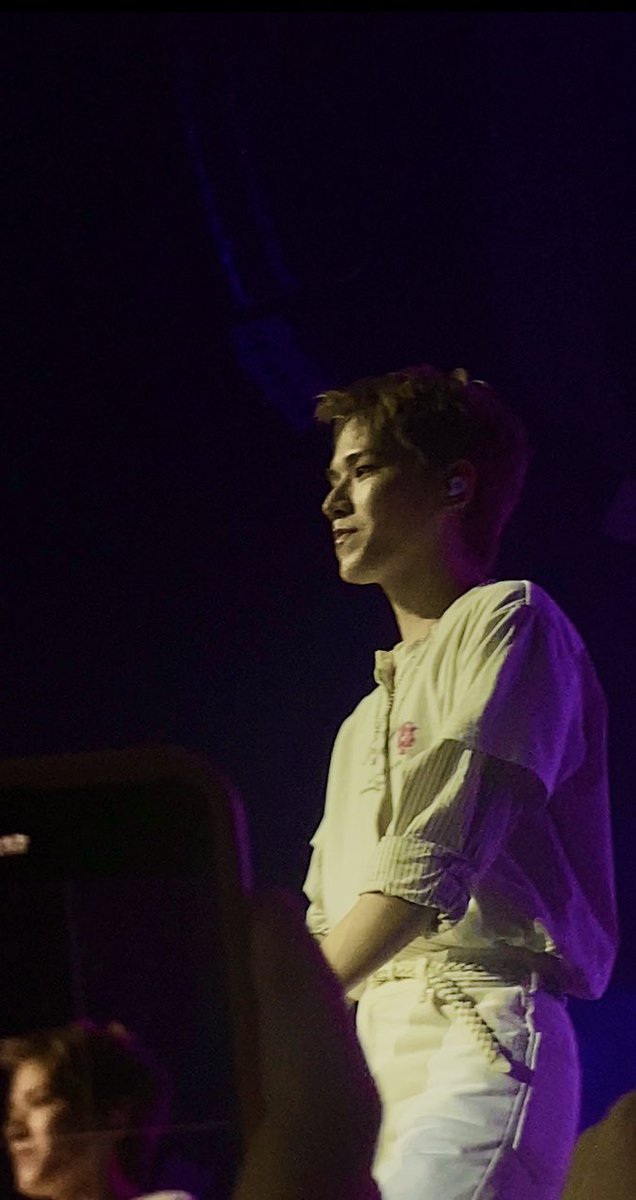 Grabe ang aura mo riwoo !!!

#KNOCK_ON_Vol_1_IN_MANILA
#BOYNEXTDOOR #BOYNEXTDOORinMANILA #RIWOO