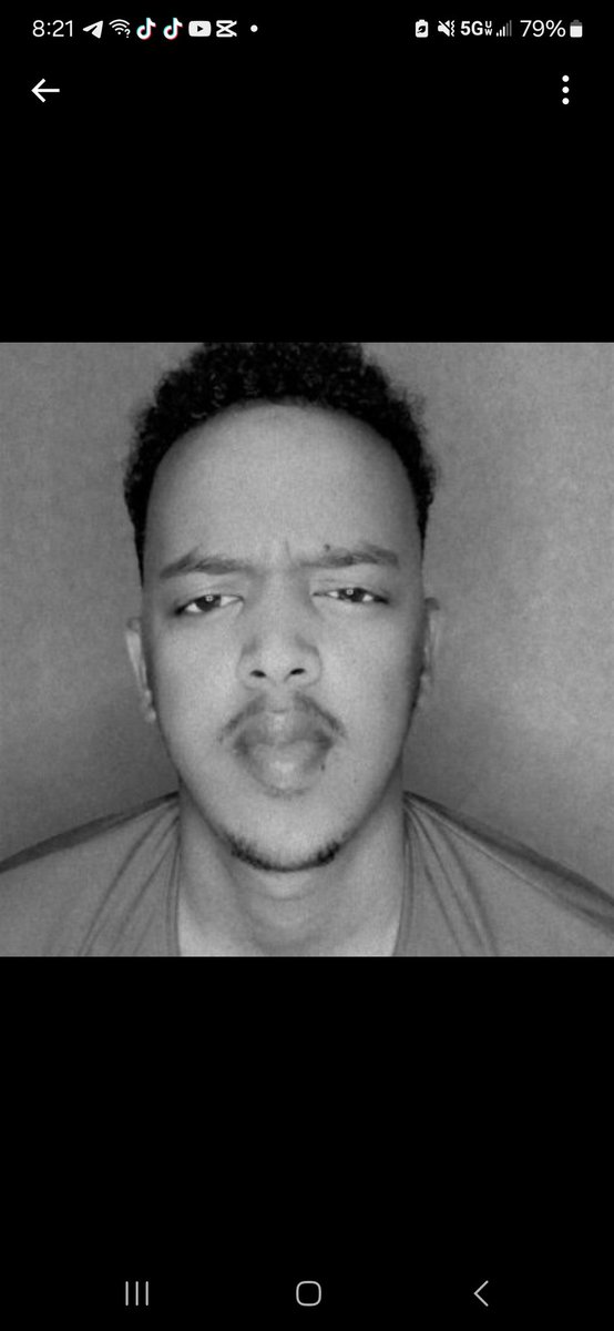 NaimaHawki670's tweet photo. @hateanthony300 @royal_bobby24 @MsTiggToYou Before yall go down this thread he literally looks like this https://t.co/tJCgS6IqEQ
