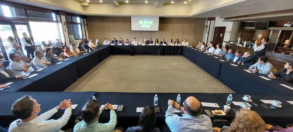 MonicaGuicho's tweet photo. Gracias a la Academia de Derecho Procesal Laboral – Capítulo Sonora por abrir este espacio de diálogo sobre el futuro del Poder Judicial.

Un honor compartir reflexiones junto a @vrios69 y a sus miembros sobre cómo fortalecer la función de los tribunales en este proceso de reforma.

El acceso a la justicia debe ser una realidad para todas y todos. #ReformaJudicial