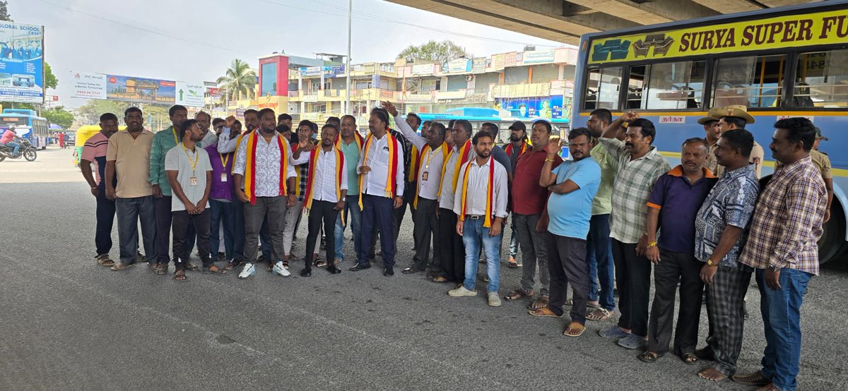 AttibelePS's tweet image. ಅತ್ತಿಬೆಲೆ ಠಾಣೆಯ ವ್ಯಾಪ್ತಿಯಲ್ಲಿ ಕನ್ನಡಪರ ಸಂಘಟನೆಗಳು ಕರ್ನಾಟಕ ಬಂದ್ ಕರೆ ನೀಡಿರುವ ಹಿನ್ನೆಲೆಯಲ್ಲಿ ಬಂದೋಬಸ್ತ್ ನೇಮಿಸಿತ್ತು, ಯಾವುದೇ ಅಹಿತಕರ ಘಟನೆಗಳು ನಡೆಯದೇ ಬಂದ್ ಕರೆ ಮುಕ್ತಾಯವಾಯಿತು.
#karnatakaband #karnatakaborder
#Attibele #anekal #Bengaluru  #Bengaluru_rural_police #Bengalurururalpolice