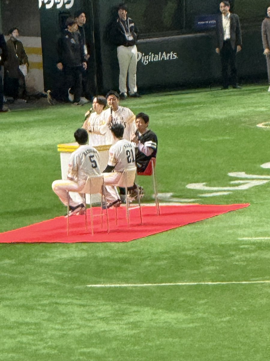heko_maetera's tweet photo. 本日はここよ❤️
#SoftbankHawks #20thAnniversary #SPECIALMATCH #OB戦
博多華丸さん 松田宣浩さん和田毅さん城島健司さん斉藤和巳さんトークショー中 https://t.co/mB2bPWt7OR