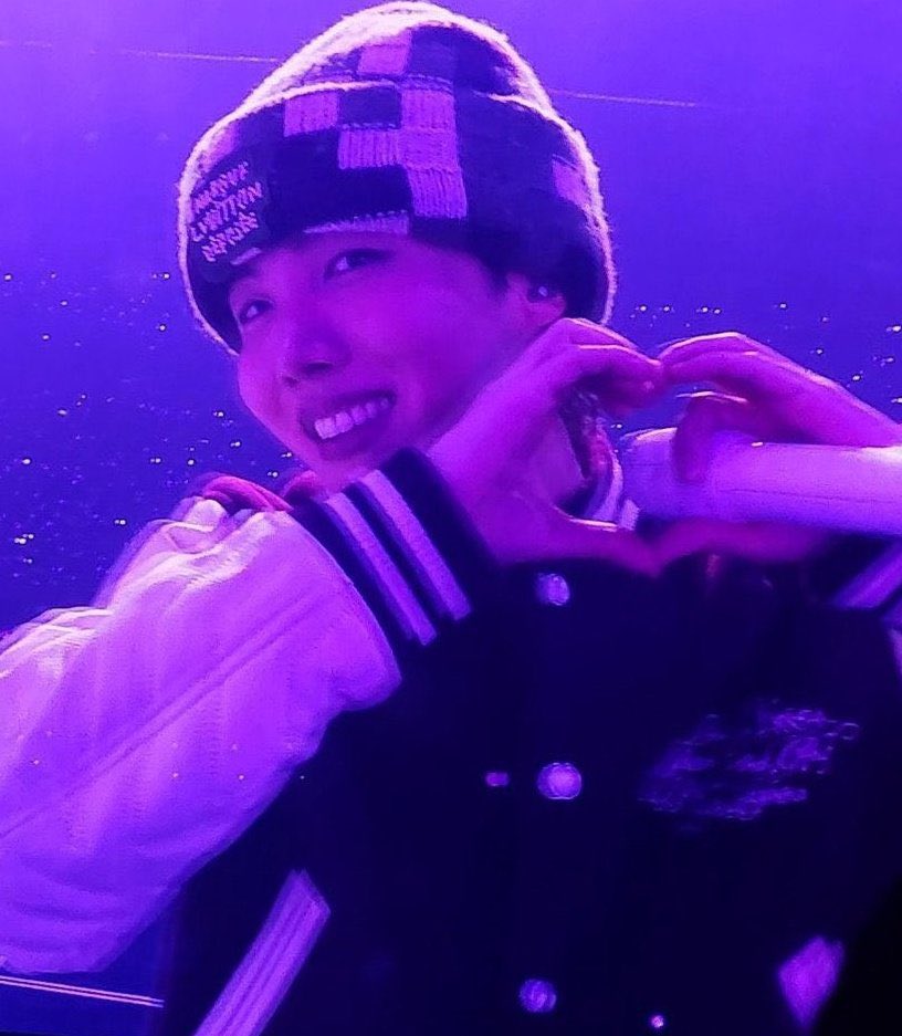 Ggoktaex's tweet photo. ESTÁ FOTO MERECE ESTAR EN UN MUSEO😭💜 https://t.co/DGhYEJrrzz