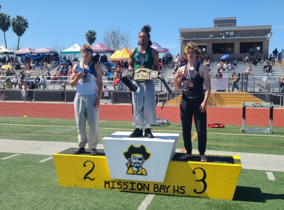 HarlemHarris17's tweet photo. Placed 1st Overall in the 100 at the Cerveny Invite ran 10.8 @HelixFootball @dawgcoachveal @RickHagedorn @jvatheformula @JavonteeHerndon @run2daylightRB @Coach_RAD_ @CoachTonio24_ @coachphilaustin @sdvarsitysports @sdfootball @SDFBRecruits https://t.co/hZJZ1ul4oh