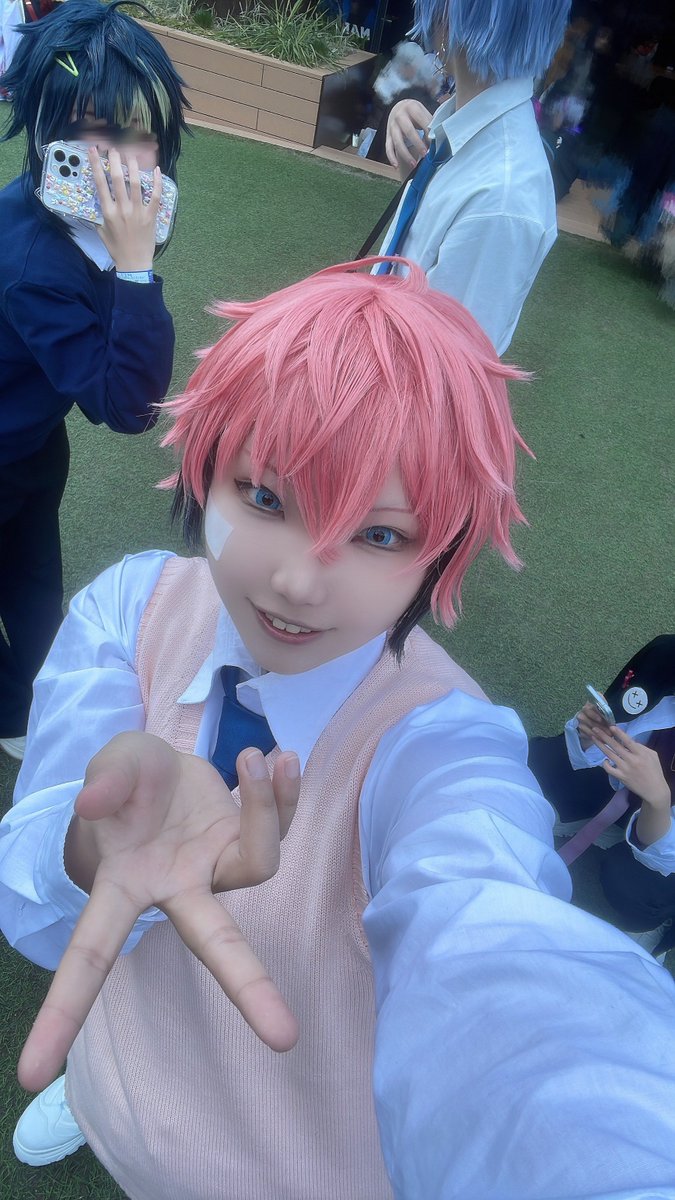 そくほ~‼️‼️‼️‼️
芝生で👻🔪、💡、🤝と🐝🤣を待ってます✌🏻✌🏻✌🏻✌🏻
 #レイパラ
 #コスフェスTDC