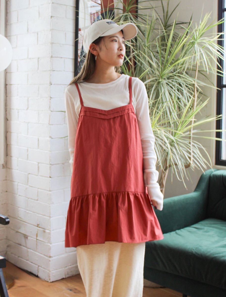 ungrid_sendai's tweet photo. 【NEW  ARRIVAL🧸】

#バックオープンミドル丈キャミ 
BLK/BLU/RED    ¥11,000

Aラインと裾のフリルと長めの丈がスタイルカバーもしてくれるアイテム🌟

155cmの方で太ももにかかる丈感🫶🏻
細身ですが体のラインは出にくい設定になっています✨

#Ungrid #仙台パルコ https://t.co/t139erblBU