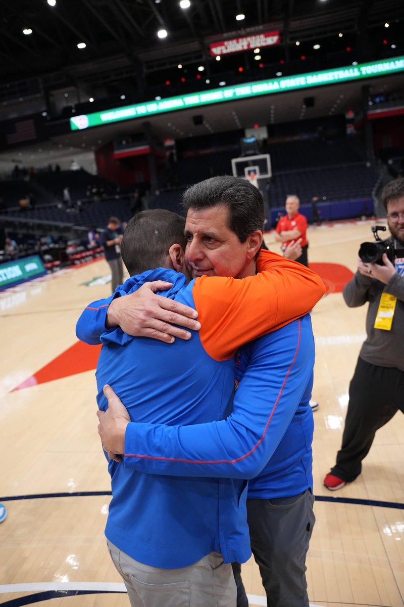 270 Hoops 🏀 (@270hoops) on Twitter photo STATE CHAMPS: Olentangy Orange defeats Reynoldsburg
The Pioneers dominated the third quarter and capture their first ever title
Check out <a href="/gglasser23/">Greg Glasser</a> recap on the statement win for an Orange team that reached their ultimate goal
⤵️
open.substack.com/pub/270hoops/p… STATE CHAMPS: Olentangy Orange defeats Reynoldsburg
The Pioneers dominated the third quarter and capture their first ever title
Check out <a href="/gglasser23/">Greg Glasser</a> recap on the statement win for an Orange team that reached their ultimate goal
⤵️
open.substack.com/pub/270hoops/p…
