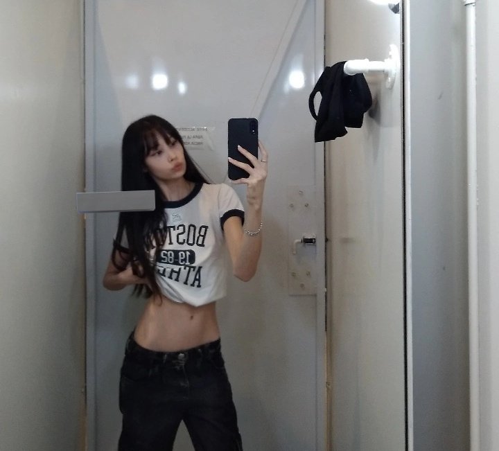 loli | 🪭 tweet media