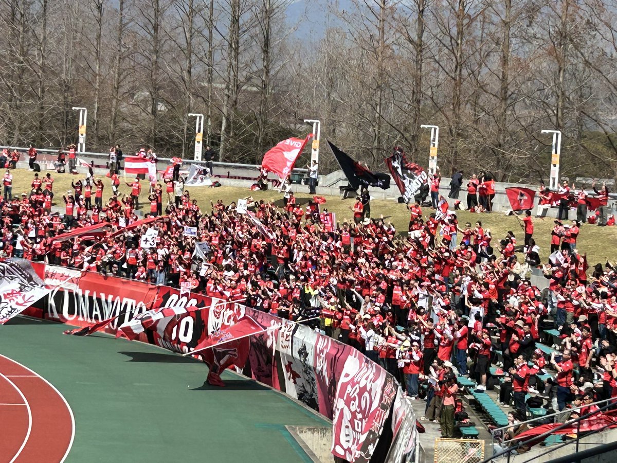 1Outofdate's tweet photo. 風下のエンドで山口の前プレをパスワークではがせるか？　#���アッソ熊本  #山口熊本　#j2 https://t.co/AGsGhzoEVi