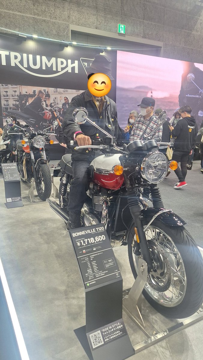 NT357Z9's tweet photo. ボンネビルも良いなぁ♪

スピードトリプル1200RSで本気で行くかぁ🏍️
そして、二回目のmapico さんとツーショット📸
たはらかすみさんともツーショット📸

#大阪モーターサイクルショー
#ボンネビルT120
#スピードトリプル1200RS
#mapico 
#たはらかすみ https://t.co/1OAkreFs36