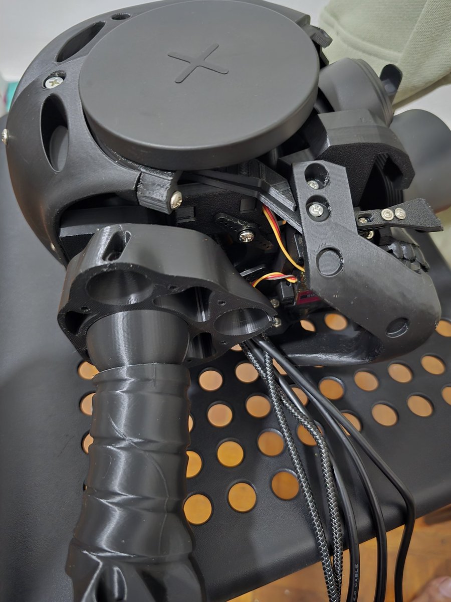 vikneshkumar21's tweet photo. #inmoov #robot #ai #GPT #claude3 #Robot #humanoid #humanoidrobot #Singapore https://t.co/oA0U2ULWdV