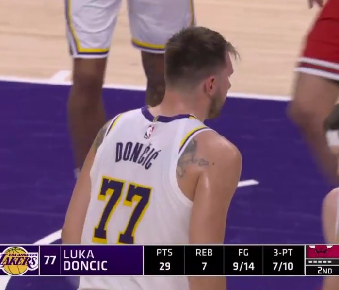 LakeShowYo tweet media