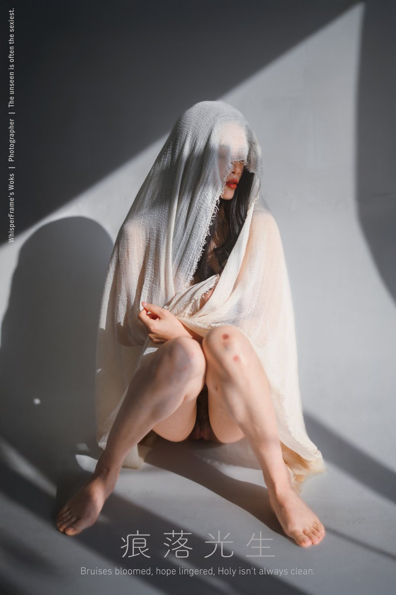 Bruises bloomed, hope lingered. 

Model by @ZhiYi020
Photo by @WhisperFrame

✉️@Fengsiyuan

#NSFW #NudeArt #NudePhotography #ArtisticNude #BoudoirPhotography https://t.co/AgSr21Epye