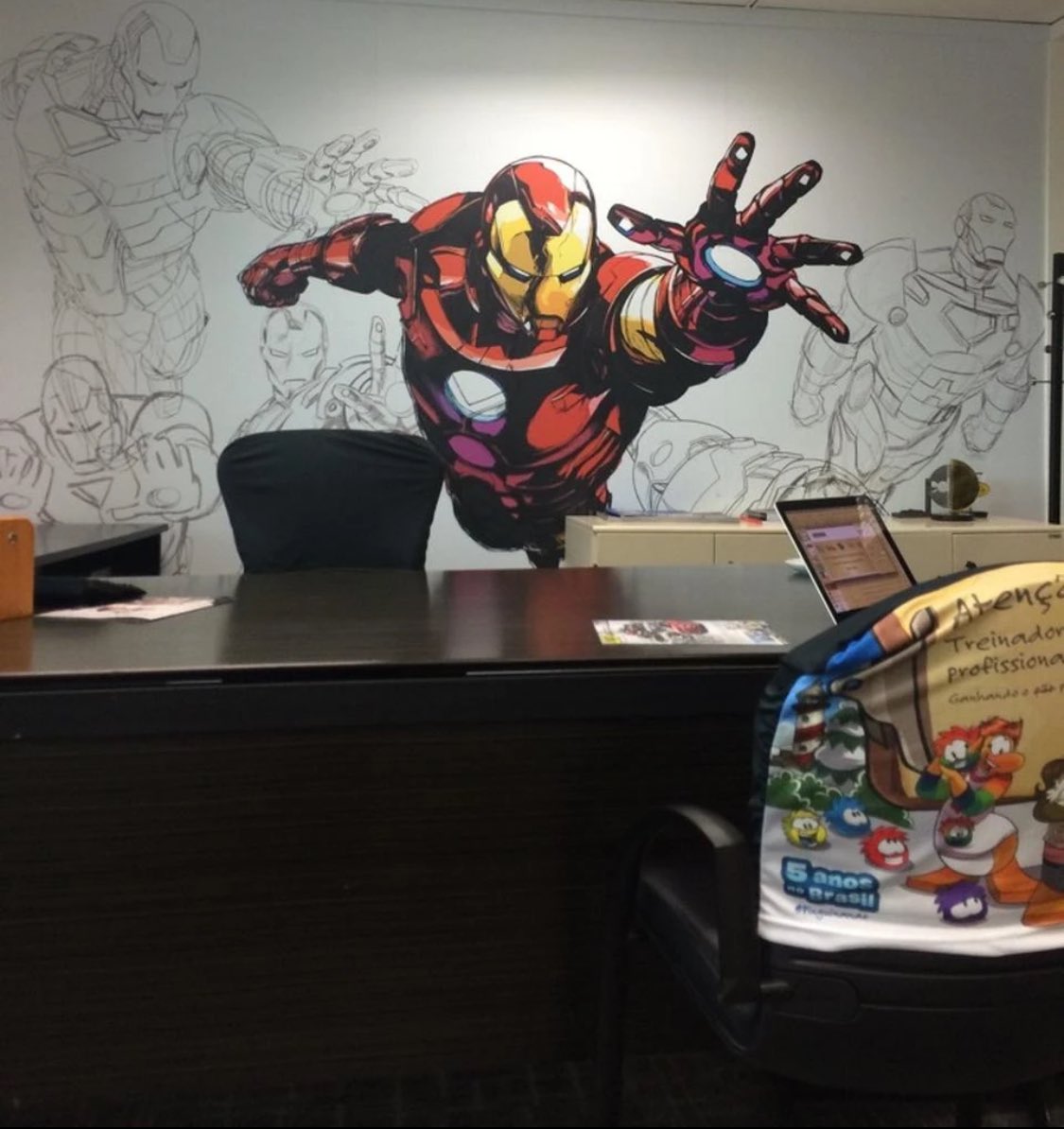 Questying's tweet photo. A former Club Penguin office within the Walt Disney Company building in São Paulo, Brazil. https://t.co/xQDVx4j6Gf