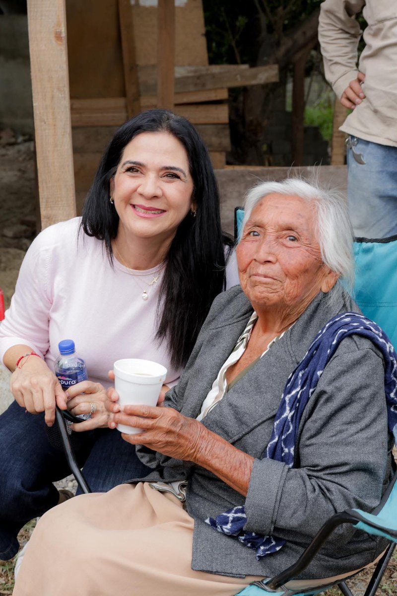 Hoy recorrí la colonia Francisco Villa, escuchando a vecinos y atendiendo necesidades. Con cuadrillas de Servicios Públicos mejoramos espacios, pero lo más valioso fue el diálogo: alumbrado, recreación y drenaje. Seguimos trabajando por Tampico.