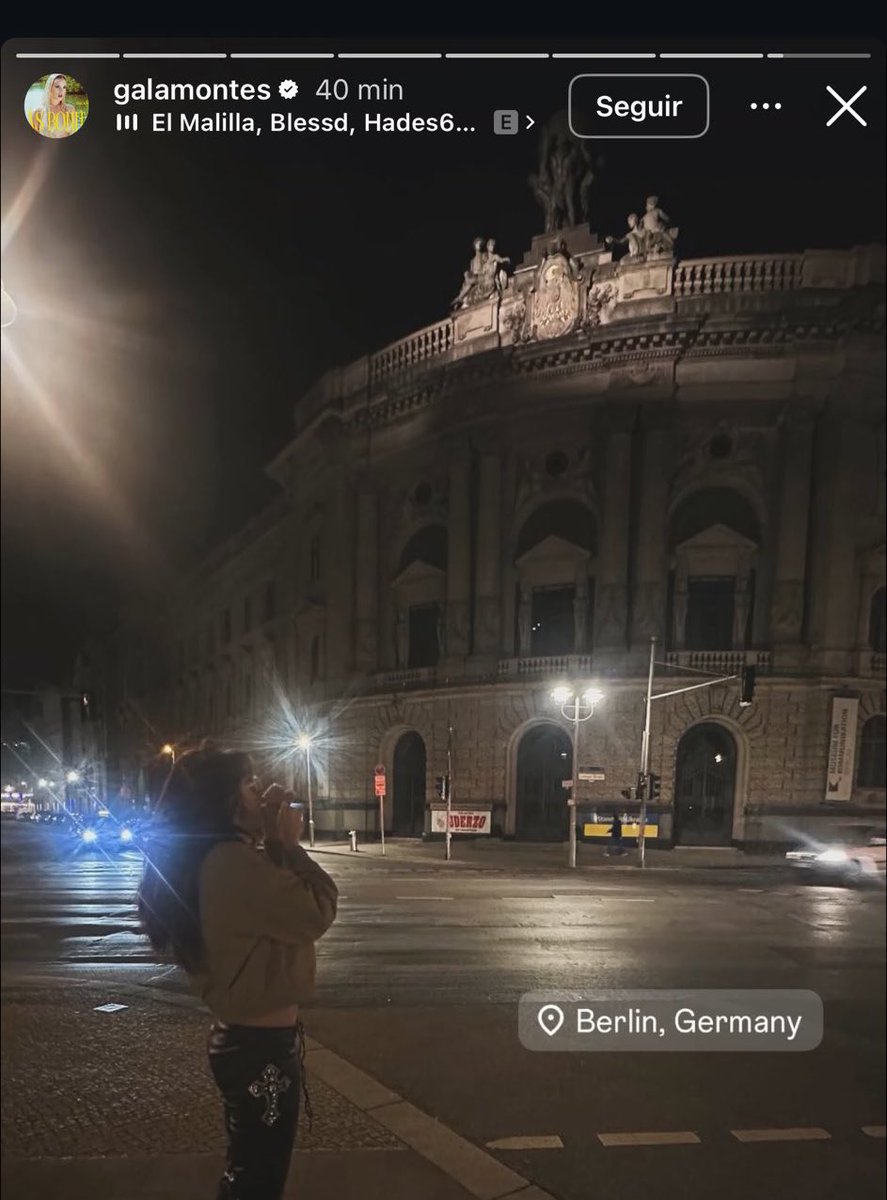 dimeperra's tweet photo. Hola Gula @GalaMontes2, ya te vimos fumando en las calles de Alemania, ¿te acuerdas cuando según tú insultabas diciendo “pnche youtuber marihuano”? Mira las vueltas que da la vida, ahora terminaste fracasando como youtuber y fumando marihuana. 

Pero bueno, si quieres comprar productos de calidad, compra en @nectemx, ahorita hay 50% de descuento usando el código “CRISTA”. Saludotes. 🥰