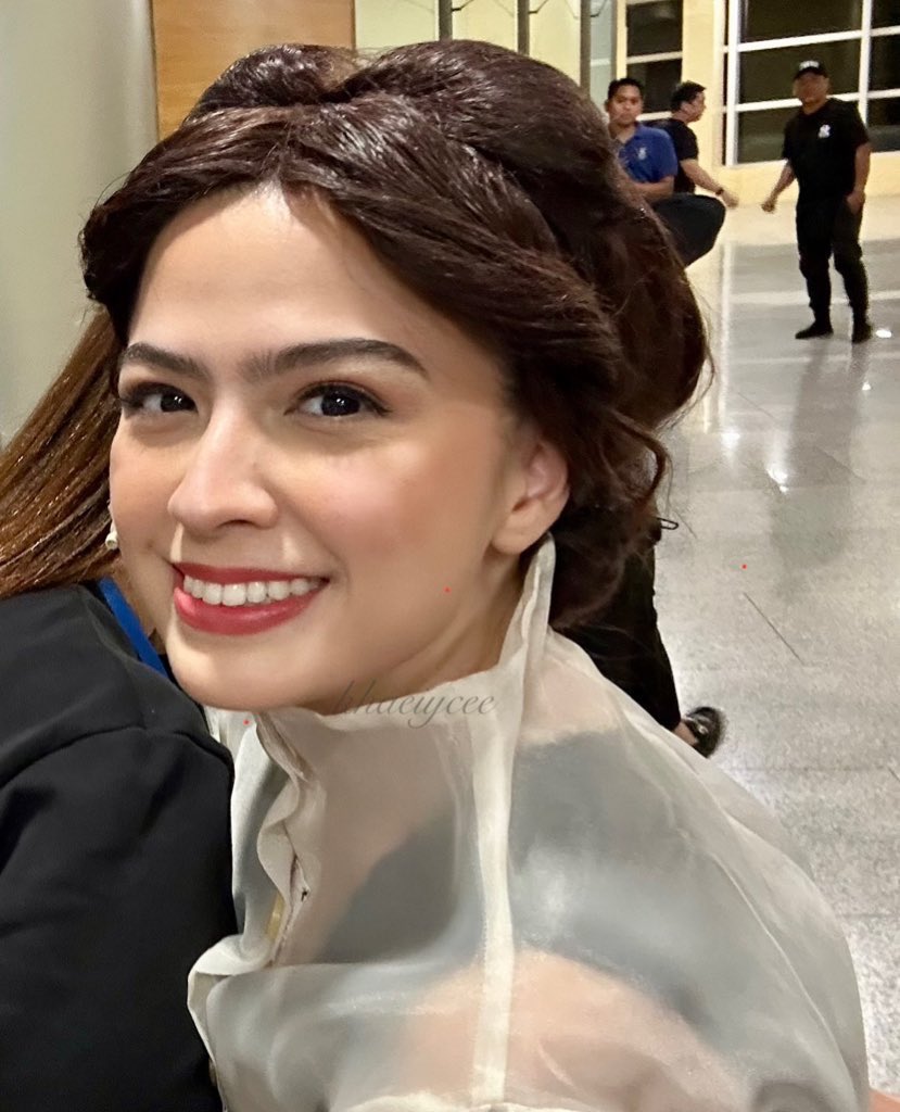 khaeiycee's tweet photo. Finally, was able to watch @alexailacad on stage.
Told myself that she’s really a promising theater star after that PBB’s “Takot Ang Pinoy” debut.
So happy you pursued, Alexa!
Can’t wait for more musicals with you.
For now,keep slaying Maria Clara! ⭐️
#LiwanagSaDilim #Elesi https://t.co/vEsC5FZ2Pe