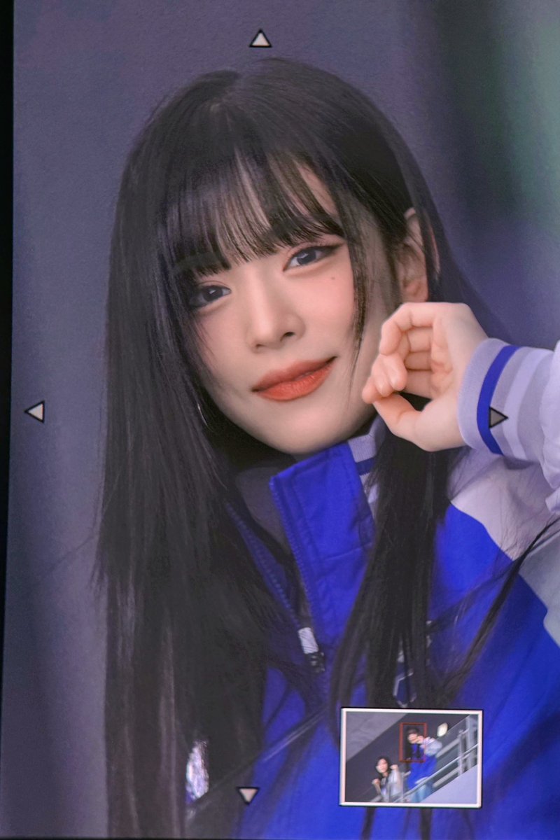 chaengharu's tweet photo. 20250323 pre
와줘서 고맙다는데…
아이돌 계속 해줘서 고마워 채영아…😭😭

#이채영 #Leechaeyoung
#프로미스나인 #fromis_9 https://t.co/fBrj9Ig6Wc