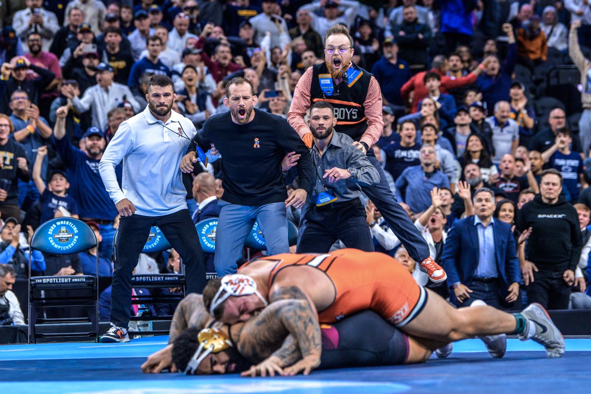 Tony_Rotundo's tweet photo. WOW! 🇺🇸 #NCAAWrestling 

https://t.co/fbNL4tq9xf https://t.co/SGMI7CZped