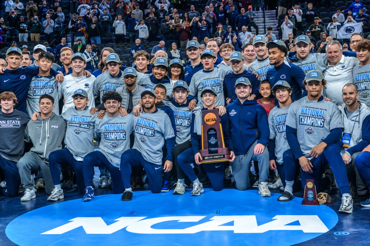 Tony_Rotundo's tweet photo. WOW! 🇺🇸 #NCAAWrestling 

https://t.co/fbNL4tq9xf https://t.co/SGMI7CZped