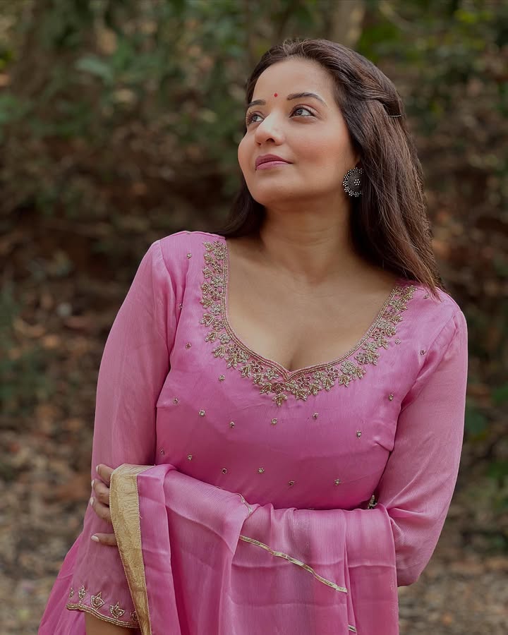 actressmeena26's tweet photo. 🎯 #MonalisaThread 

#Bollywood #Actress #Monalisa New Look https://t.co/Vkar9l6rAt