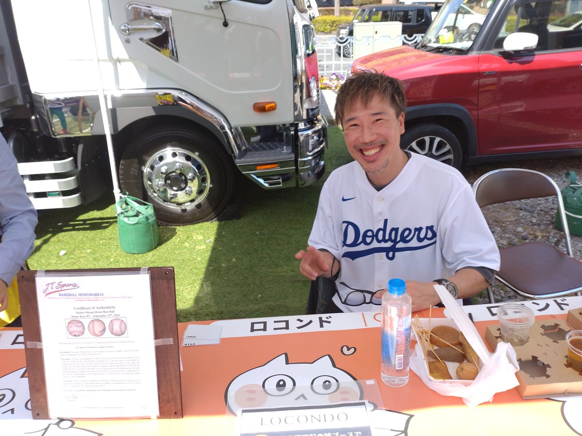 No1Tsuru's tweet photo. 大谷選手の51号のホームランボール。落札した社長さん。(^_^)#大谷翔平 #51号 #LOCOND #ロコンド社長 #沼津 #静岡フェス https://t.co/2Su0xFxn6X