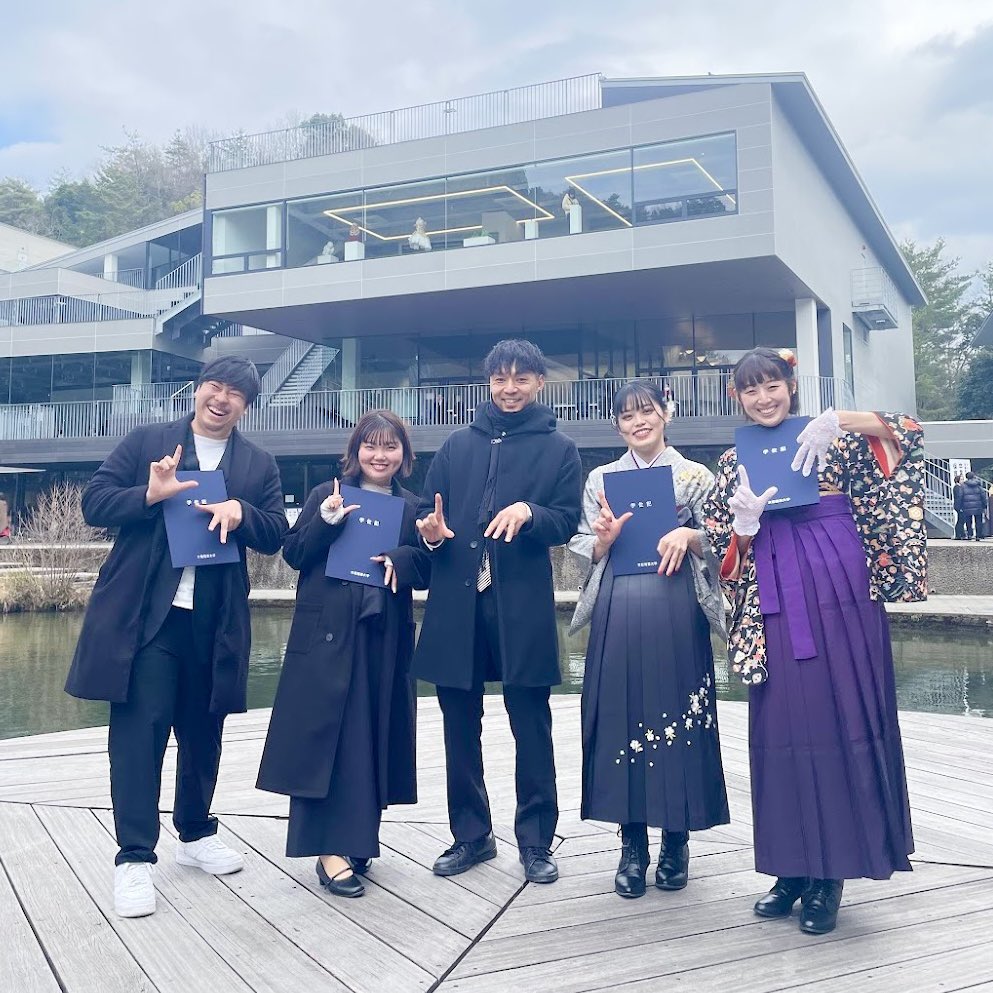 2025年3月20日に2024年度卒業式・学位授与式が行われ、1期生4名が卒業しました。
スコットアレン先生をはじめ、これまで支えてくださった皆様に厚く御礼申し上げます。
1期生の今後の活躍をどうぞご期待ください。
引き続きLatent Media Lab.の応援をよろしくお願いいたします。