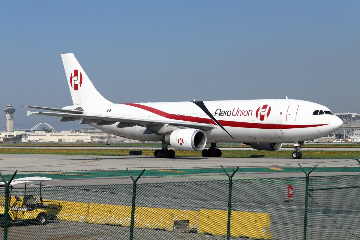 KMIA RWY09 28/Feb/2025
Aero Union
N337QT Airbus A330-343(P2F)
ーーーーー
ex. HS-XTJ
昨年LAで撮ったA300の後釜です
エアアジアからの放出後はサウジやドミニカで飛んでいました
Aerounionは年々規模を縮小し現在の保有機はこの1機だけ。マイアミへはアビアンカカーゴの運用に入る際に飛んできます