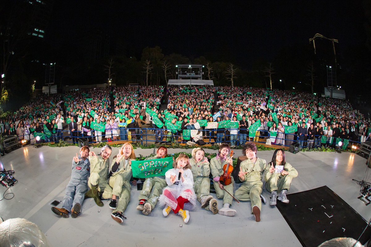 tokanoya's tweet image. 家入レオ -  #SPRINGTREE vol.2
at 日比谷公園大音楽堂 @leoieiri_staff 

レオ氏の声、背中からビリビリしたものを感じながら、耳を澄ませて共に呼吸する瞬間が大好き。セトリ最高だったなぁ。

撮影OKだった『 #雨風空虹 』の映像を添えて。
家入レオのライブ、本当にかっこいいよ。

ありが(文字数