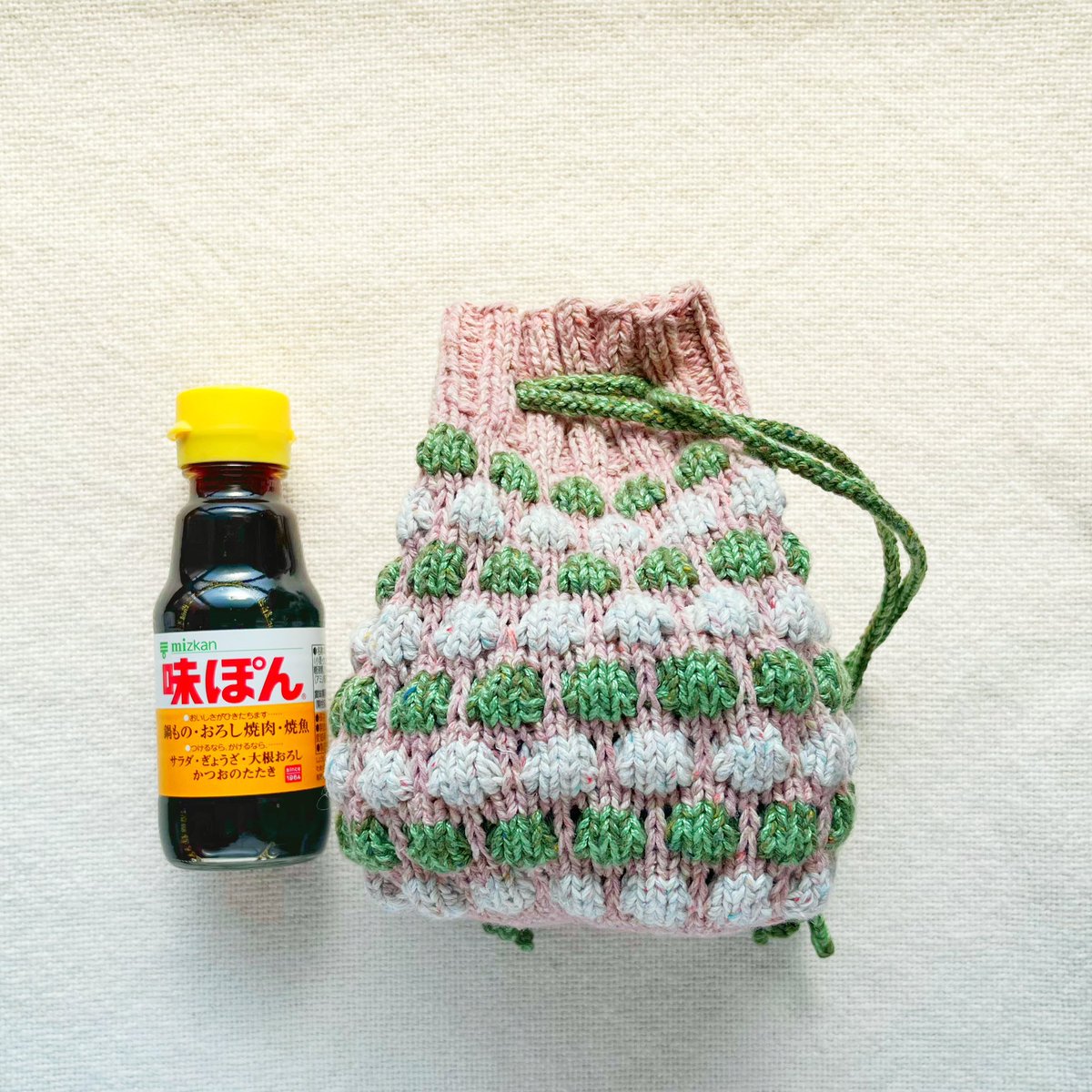 bunbunganko's tweet photo. コットン糸でドット柄のニットバッグを編みました 🍡
　
#knitbag #handmade
#編み物 #巾着袋 #三色団子 #ハンドメイド #cottoncat https://t.co/Wco2TX8PZB