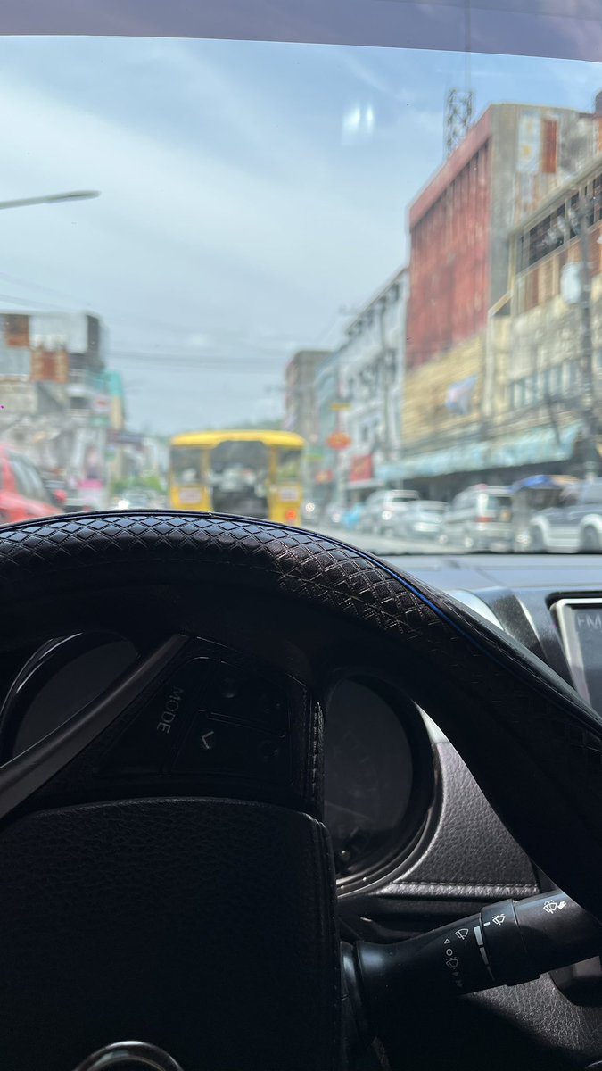eloGello's tweet photo. Walang magawa! 🚙 https://t.co/7s8dsO2XCI