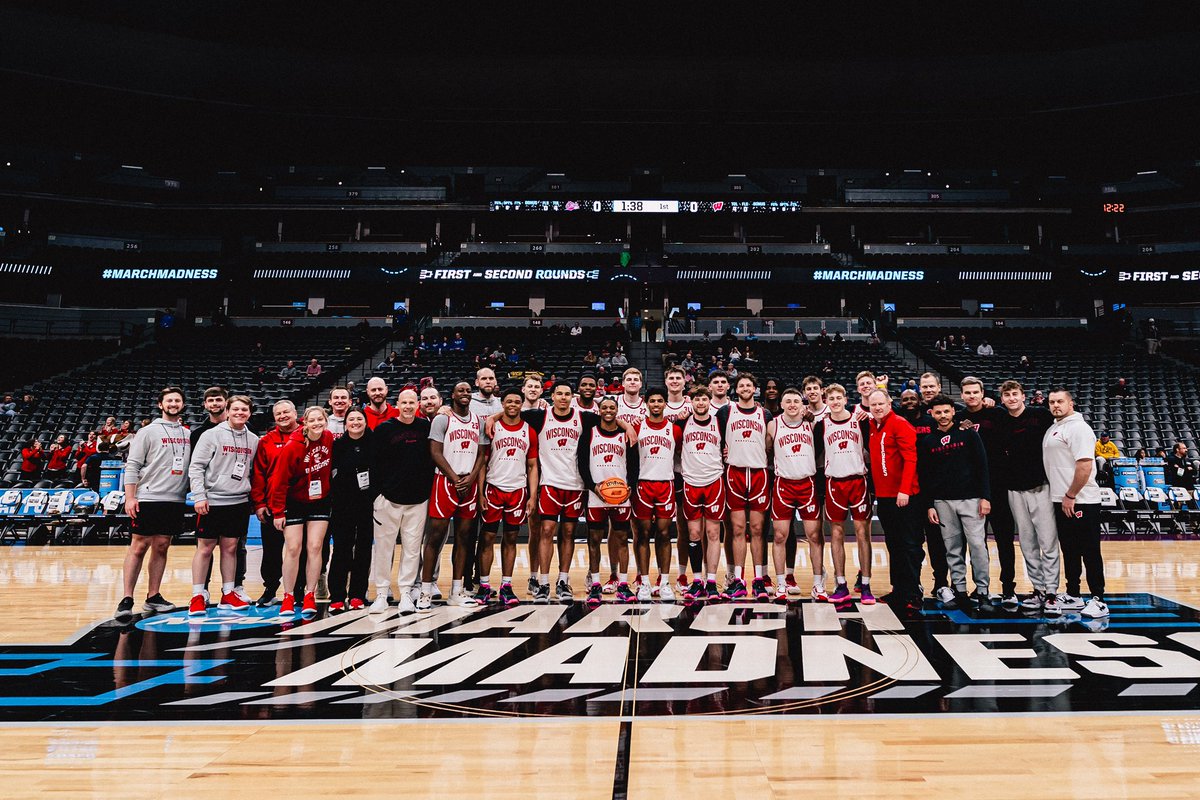 _Johnblackwell1's tweet image. My brothas 4L! Wouldn’t want to go to war with anyone else! Appreciate the upperclassmen for everything ❤️❤️ We going to bounce back!🙏🏾