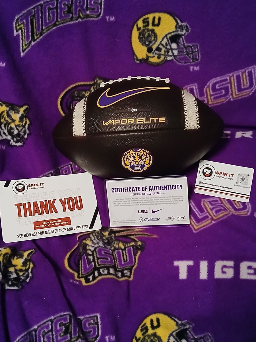 jeauxqb2030's tweet photo. Geaux @spinitfbprep for the eye-popping LSU prepped ball. It looks great and spins even better! Thank you, sir. @BigGameUSA @nikestore #LSU https://t.co/fo9c3Ci8HM