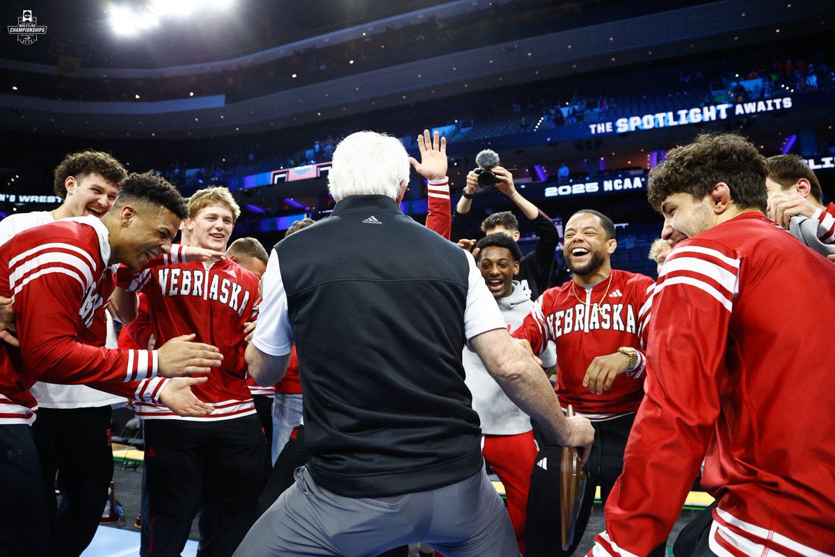 NCAAWrestling's tweet image. 2025 NCAA Tournament Coach of the Year, Mark Manning 💥
#NCAAWrestling x @HuskerWrestling