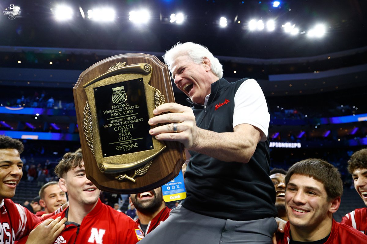 NCAAWrestling's tweet image. 2025 NCAA Tournament Coach of the Year, Mark Manning 💥
#NCAAWrestling x @HuskerWrestling