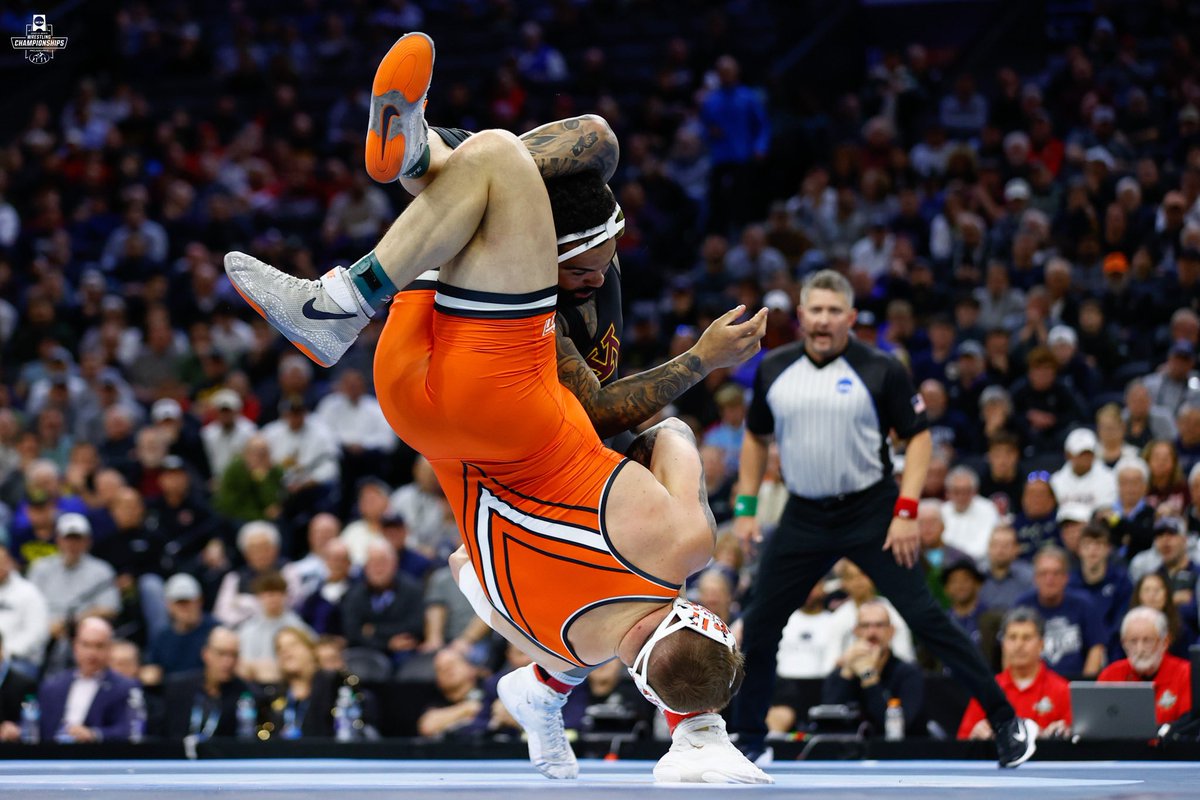 NCAAWrestling's tweet image. A battle for the ages.
#NCAAWrestling x @CowboyWrestling