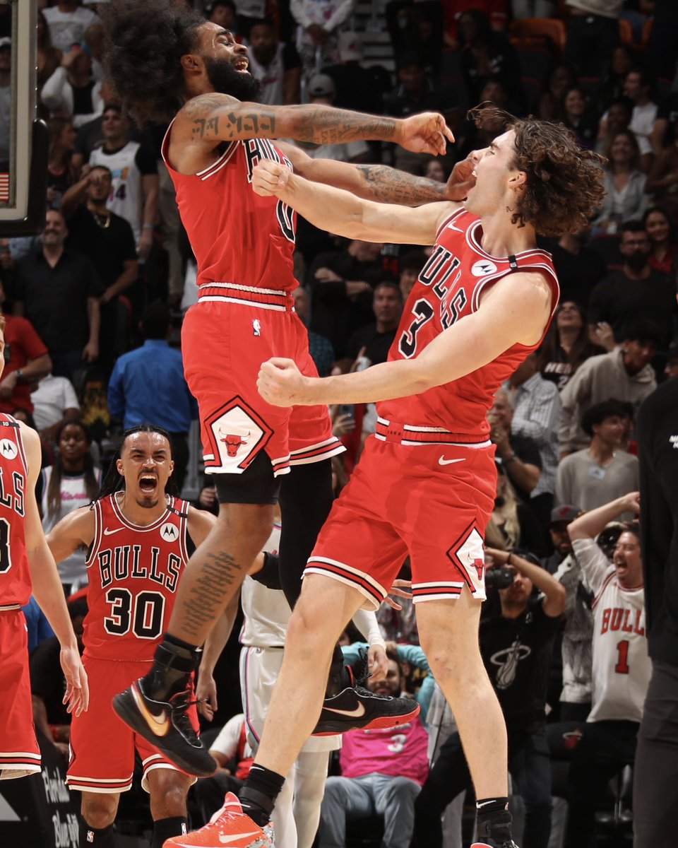 BleacherReport's tweet photo. Coby White &amp; Josh Giddey put on a SHOW against the Lakers 🔥

White: 36 PTS, 12-17 FG, 6 3PM
Giddey: 15 PTS, 17 AST, 10 REB, 8 STL

Picked up a 31-point W on the road 💪 https://t.co/rmDCsNqTvJ