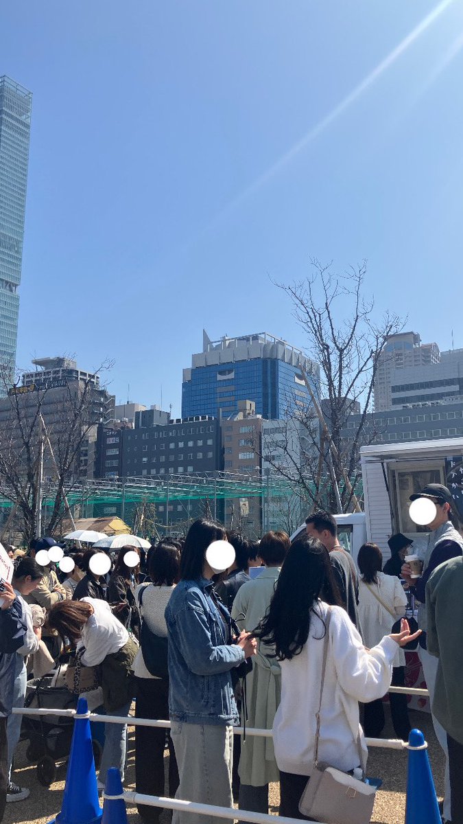 現在、長蛇の列の店舗もございます…👀‼️

並ばずに商品を購入できる
「お急ぎパス」🎫の販売は
インフォメーションで行っています❕

ぜひご活用ください💁🏻‍♀️