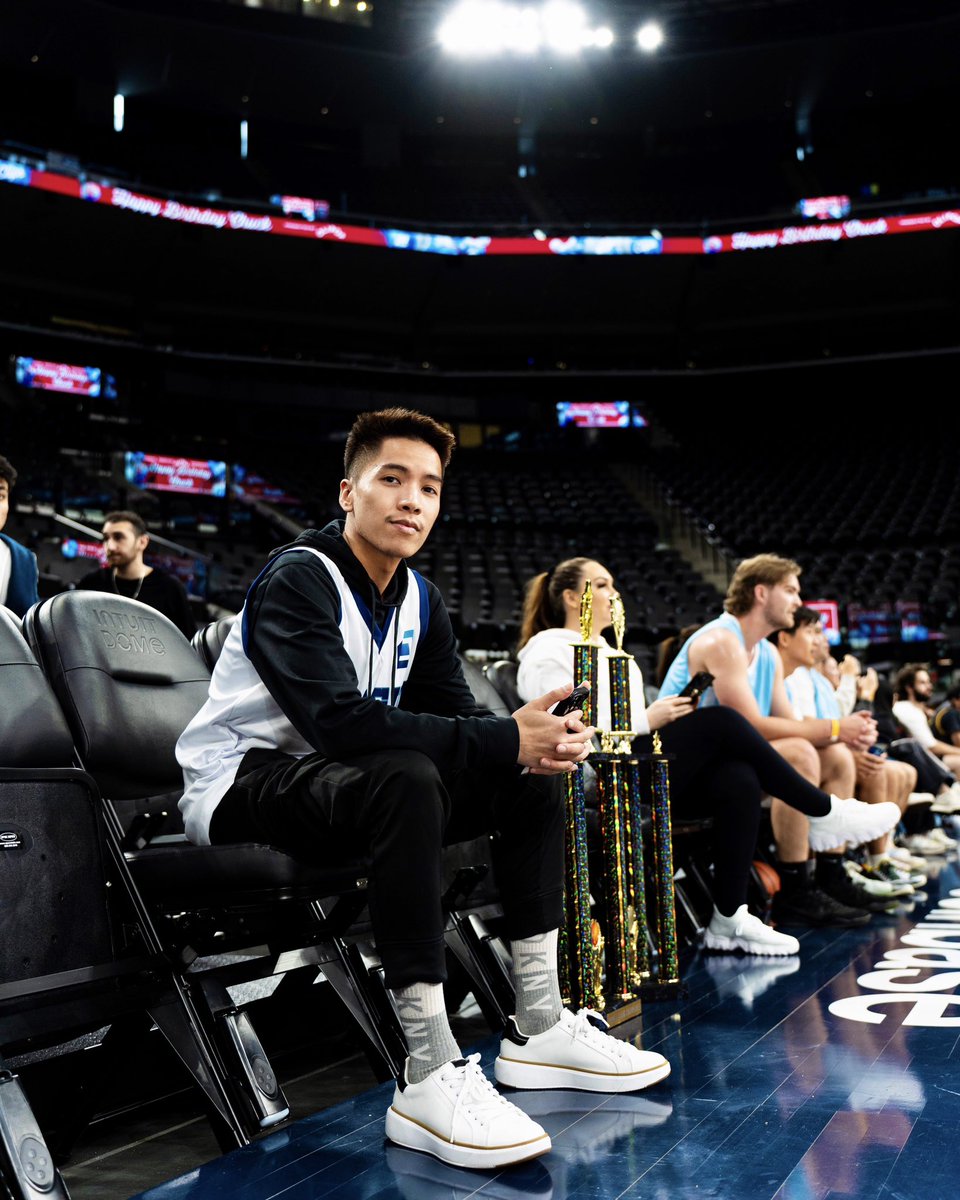 TONY LUU 劉 tweet media