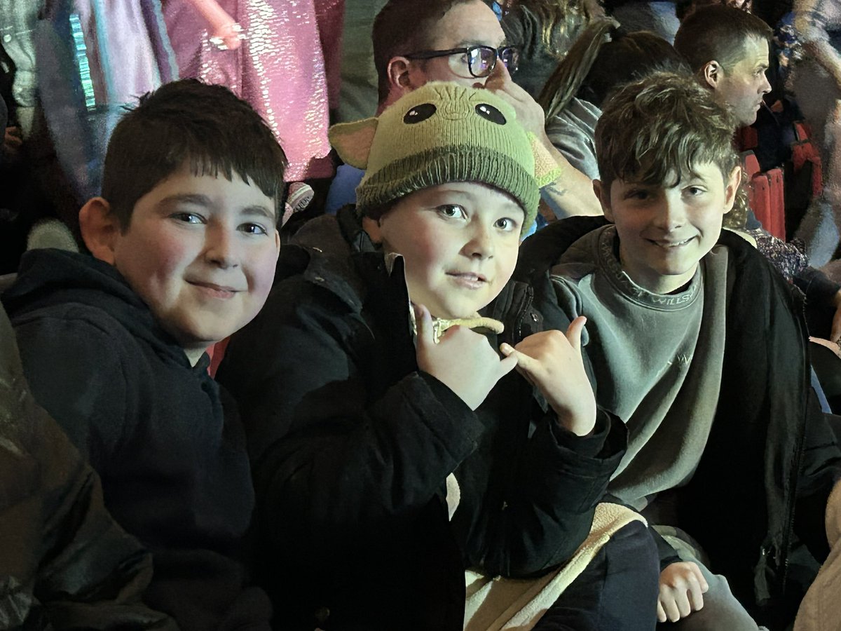 Laura Mitchell tweet media