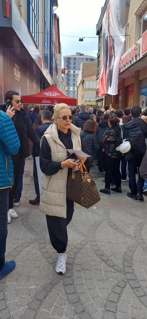 Halk uyandı. Binlerce gönüllü haksızlığa dur demek için toplandık.