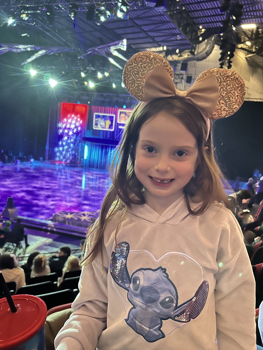 KTG140614's tweet photo. #DisneyOnIce https://t.co/hdsoF4jAv3
