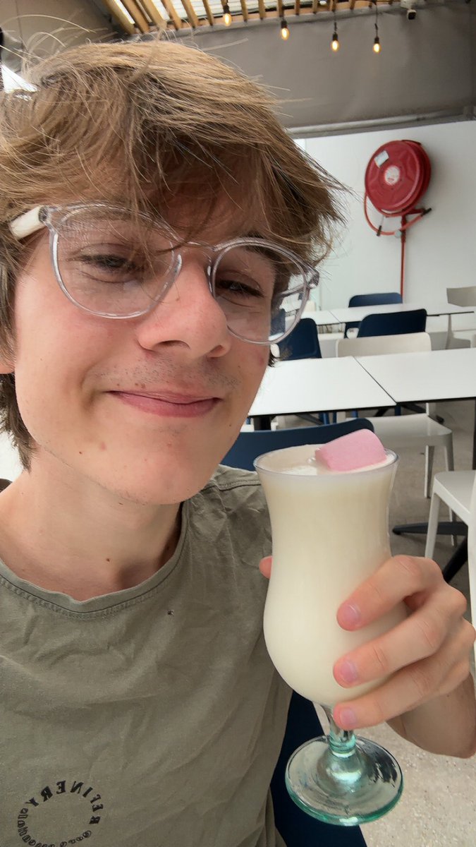 SpyingPear tweet media