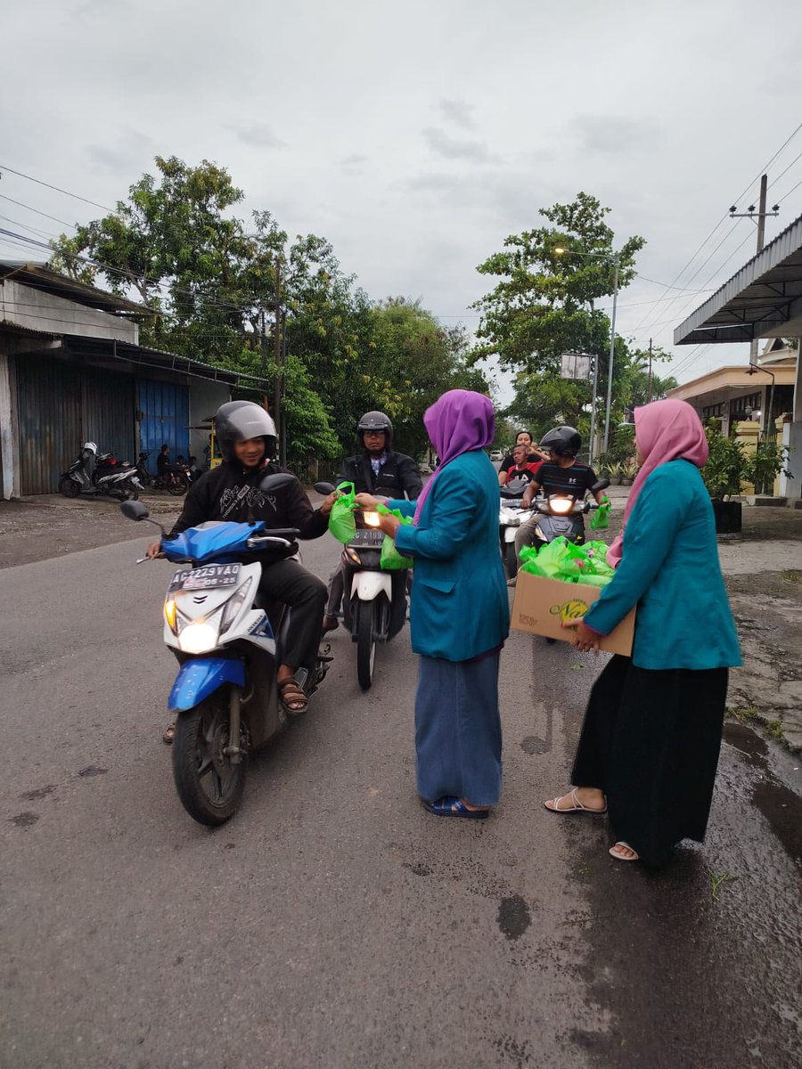 Kegiatan "Takjil on the road" salah satu program yang dilakukan DPC Perempuan Bangsa Nganjuk untuk berbagi dan mencari keberkahan di bulan ramadhan ini. 

Cek berita selengkapnya disni 👇

srjatim.co.id/dewan-pimpinan…