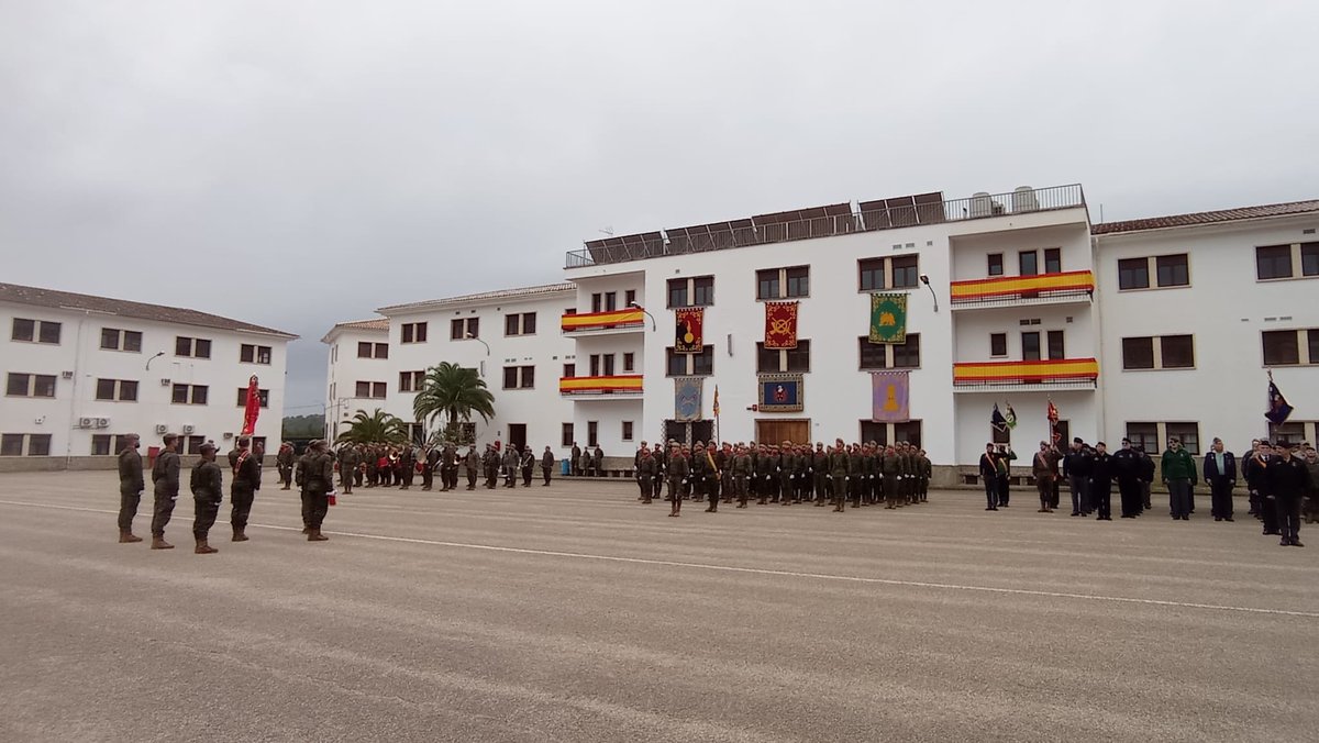 ARIBAL_RV's tweet photo. Día del Veterano en Palma, Base Jaime II 

Una sección de Reservistas Voluntarios de Baleares de #ARIBAL participa en el desfile junto a veteranos de las Fuerzas Armadas y de la Guardia Civil 

#ReservistasVoluntarios
#DoblementeCiudadanos

@COMGEBAL_ET @Defensagob @guardiacivil https://t.co/EKtw5pffdB