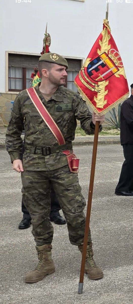 ARIBAL_RV's tweet photo. Día del Veterano en Palma, Base Jaime II 

Una sección de Reservistas Voluntarios de Baleares de #ARIBAL participa en el desfile junto a veteranos de las Fuerzas Armadas y de la Guardia Civil 

#ReservistasVoluntarios
#DoblementeCiudadanos

@COMGEBAL_ET @Defensagob @guardiacivil https://t.co/EKtw5pffdB