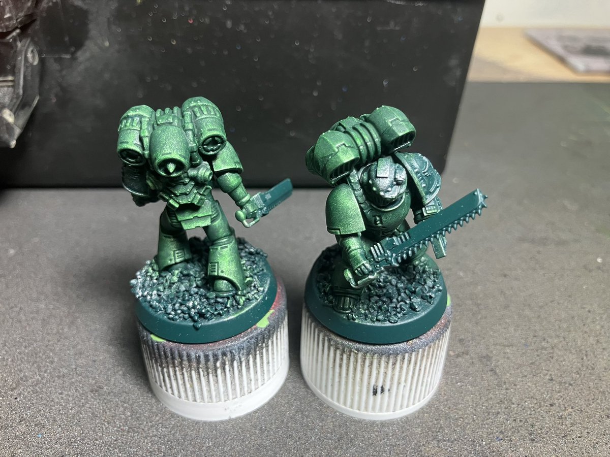 Penddraig131's tweet photo. Needed some apothecaries for the #heresyweekender event in April. Luckily, I’ve painted so many #sonsofhorus now that I have a quick process. Armour is all done; onto the blacks next.
#30k #horusheresy #sonsofhoruslore #Warmongers https://t.co/Ig6lV2637w