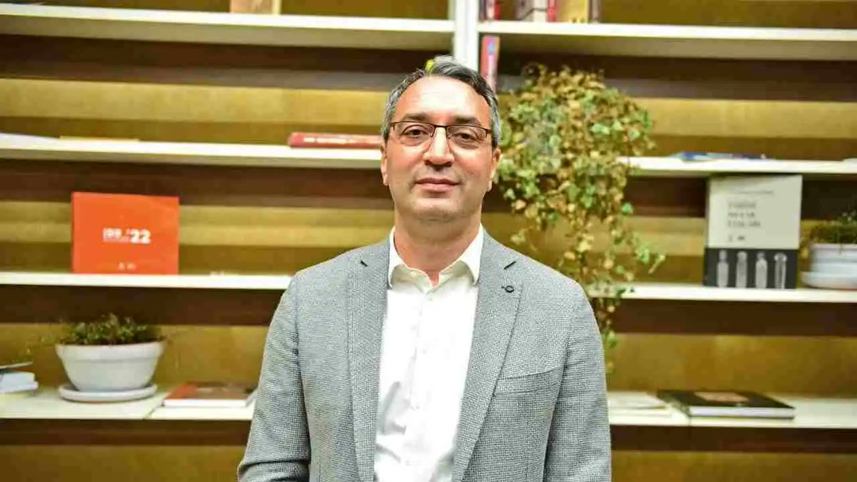 İBB Genel Sekreter Yardımcısı Mahir Polat tutuklandı.

#ekremimamoğlu #ibb #tutuklandı #serbest #sarachanedeyiz #ohal #sondakika #sokağa #hukumetistifa #chp