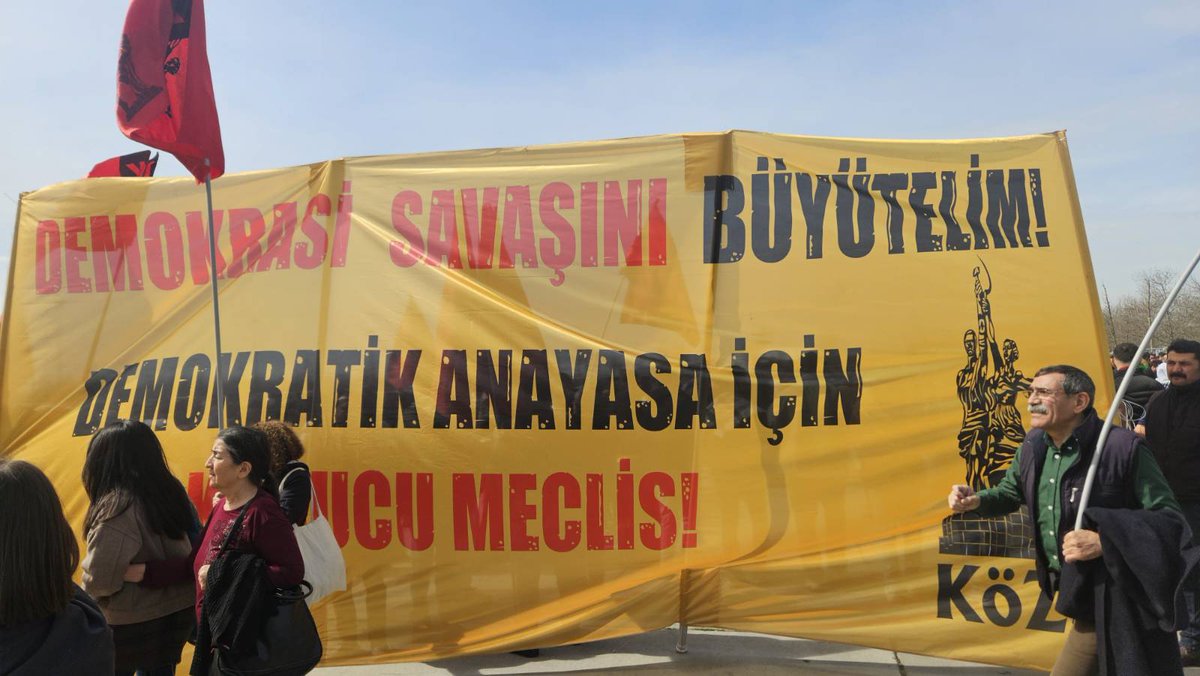 Köz'ün arkasında duran komünistler Newroz alanında!

Edirne'den İmralı'ya, Silivri'den Sincan'a tüm siyasi tutsaklara özgürlük!

Zindanlar yıkılsın tutsaklara özgürlük!

Demokrasi savaşını büyütelim, demokratik anayasa için kurucu meclis!